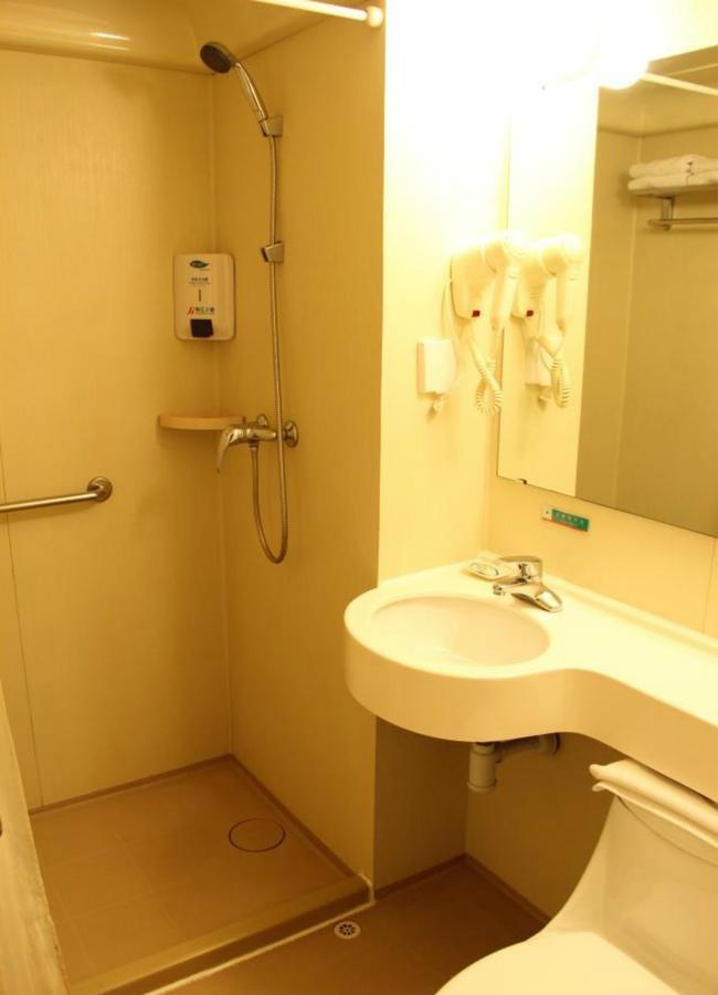 Magnolia Business Hotel Xining Railway Station Grand Cross Mojia Street المظهر الخارجي الصورة